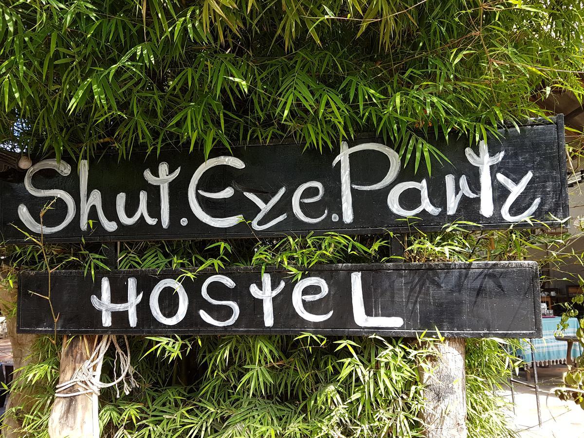 Shut Eye Party Hostel (Adults Only) 拜县 外观 照片